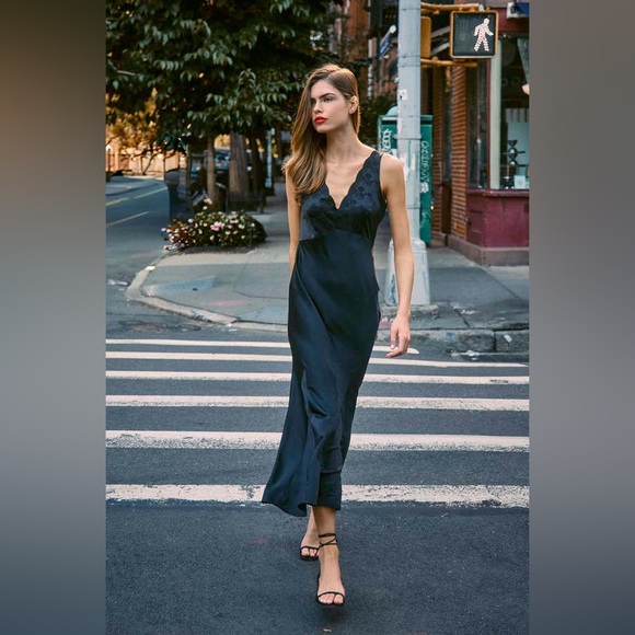 Hunter Bell Lulu Embroidered Satin Bias Gown Size 0 NWOT - Picture 10 of 14